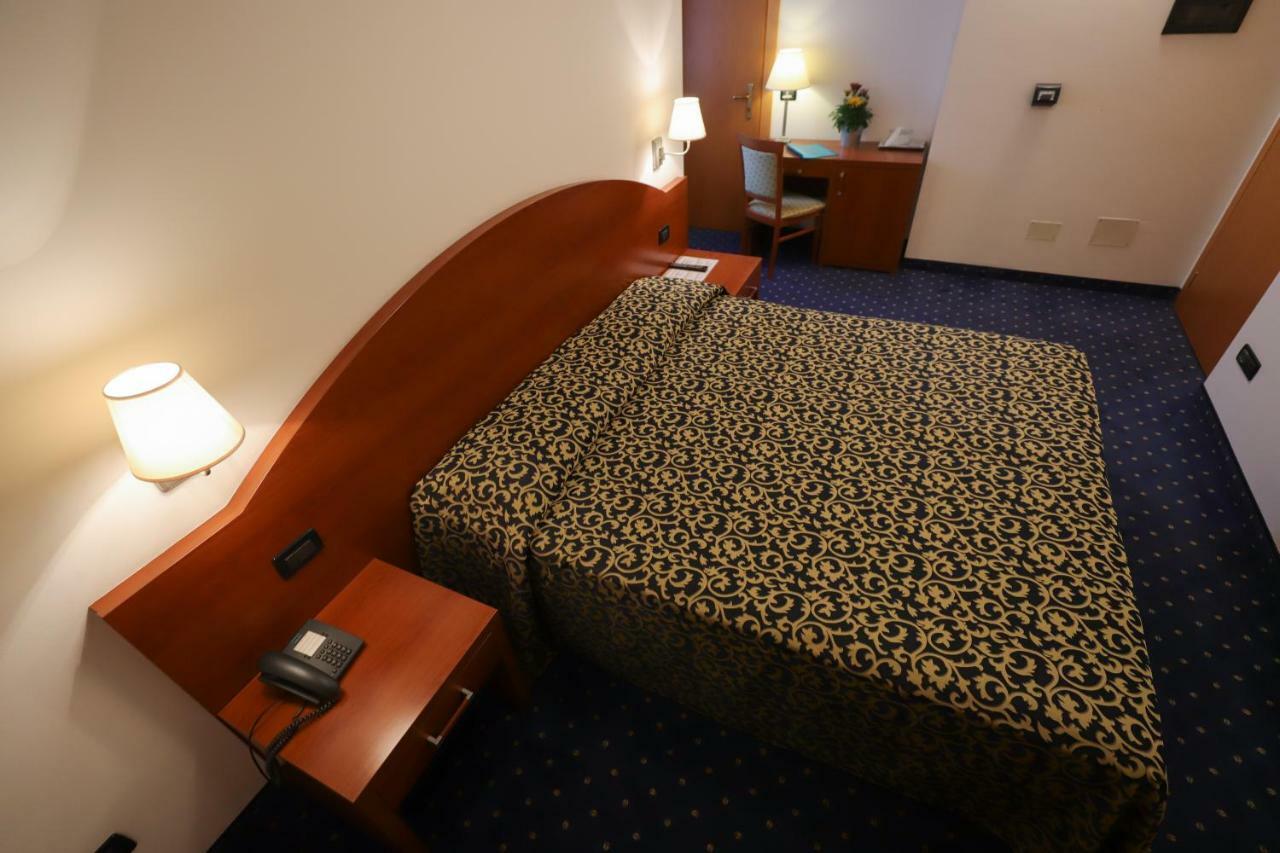 Hotel da Roberto Lazise Bagian luar foto