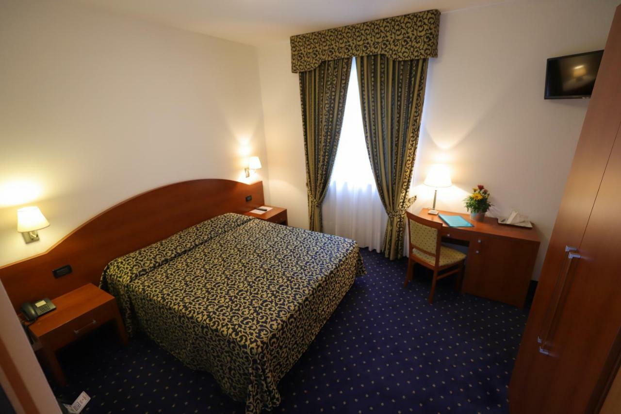 Hotel da Roberto Lazise Bagian luar foto