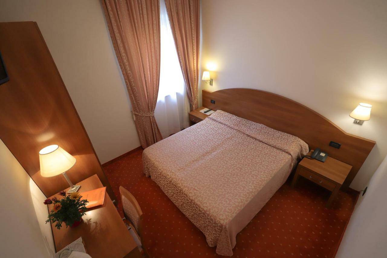 Hotel da Roberto Lazise Bagian luar foto