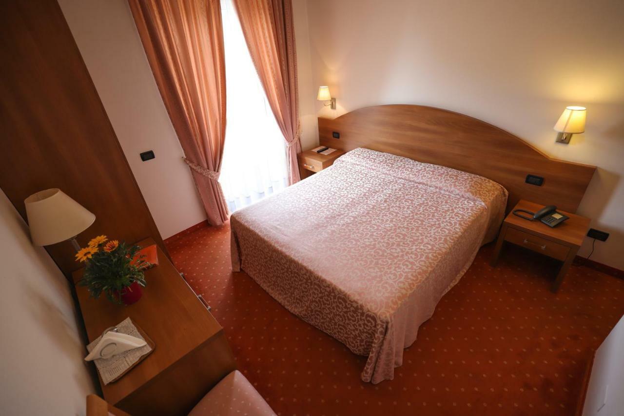 Hotel da Roberto Lazise Bagian luar foto