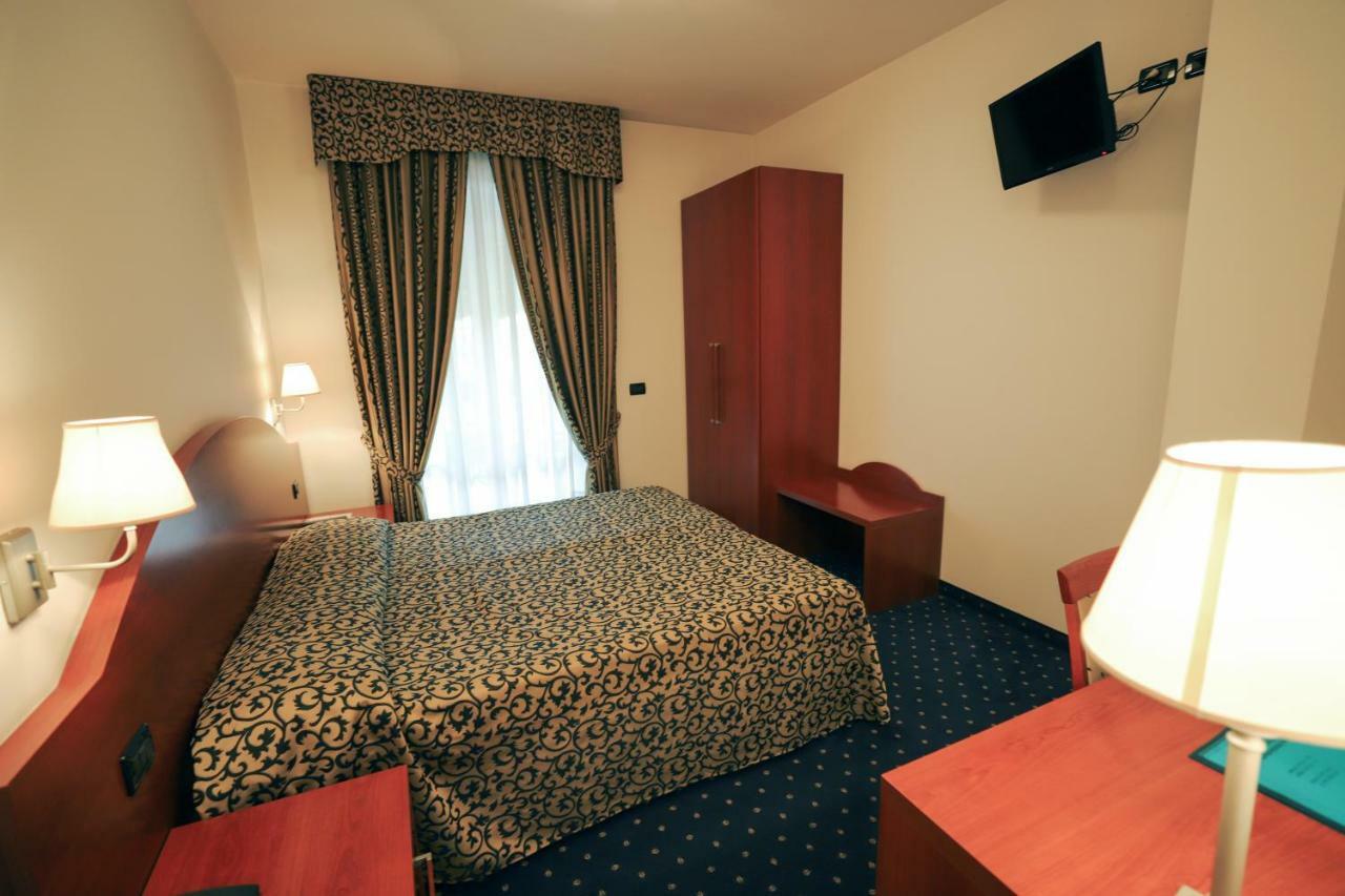 Hotel da Roberto Lazise Bagian luar foto